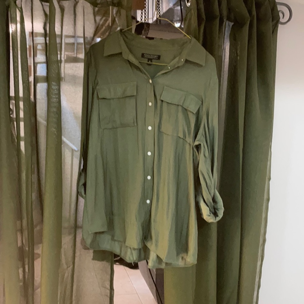 Hunter green button up shirt, silky never worn!